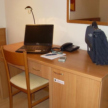 Hotel Tirrenus Perugia Ngoại thất bức ảnh
